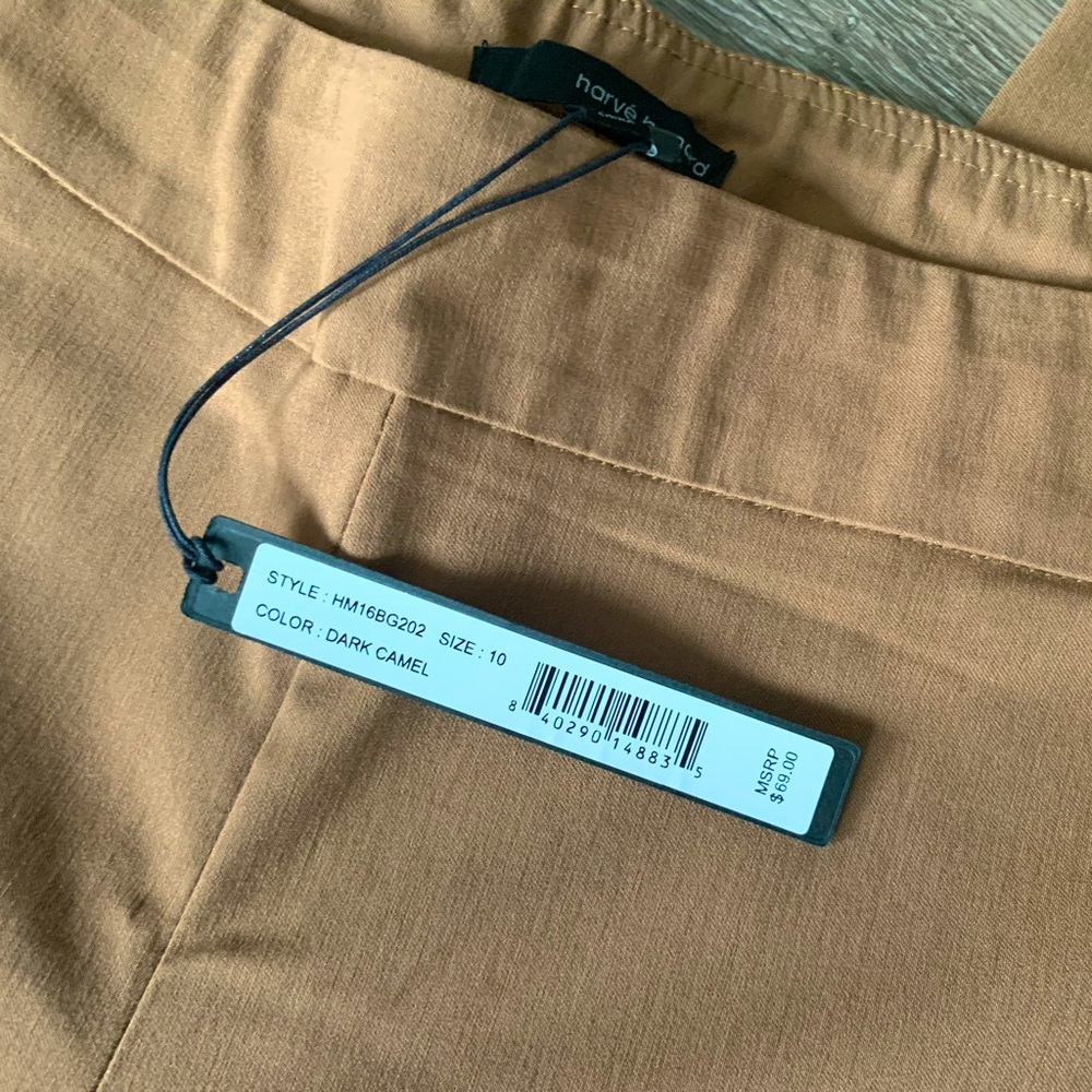 NWT Harve Benard capris in tan